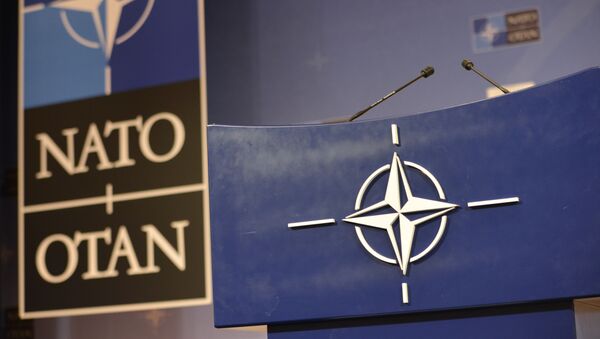 Трибуна в зале для пресс-конференций штаб-квартиры НАТО. - Sputnik Южная Осетия