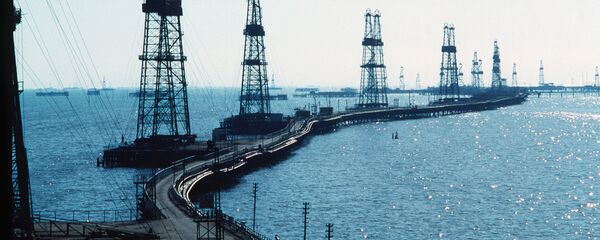 Нефтяные вышки на Каспии Нефтяные вышки на Каспии - Sputnik Южная Осетия