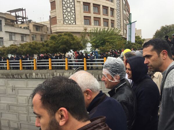 Протестующие против повышения цен на бензин в Тегеране  - Sputnik Южная Осетия