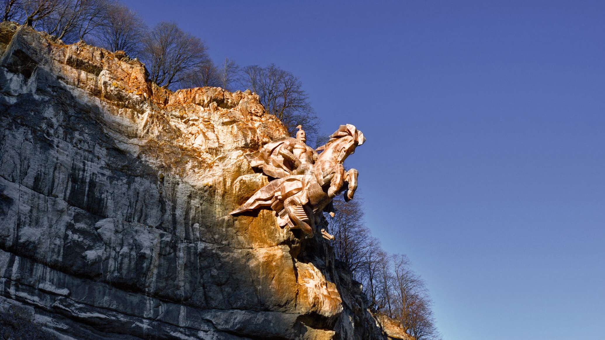 Осетия святой георгий в скале фото
