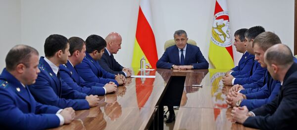 Бибылты Анатолий схорзӕхджын кодта Хуссар Иры генералон прокуратурӕйы кусджыты Бибылты Анатолий схорзӕхджын кодта Хуссар Иры генералон прокуратурӕйы кусджыты - Sputnik Хуссар Ирыстон