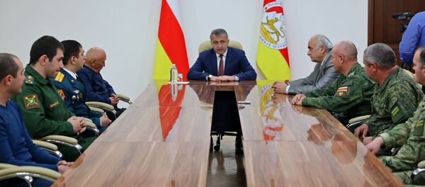 Президент схорзӕхджын кодта Хъахъхъӕнынады министрады кусджыты Президент схорзӕхджын кодта Хъахъхъӕнынады министрады кусджыты - Sputnik Хуссар Ирыстон