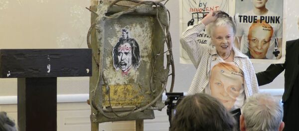 “Теперь мы живем в тоталитарном государстве” - Вивьен Вествуд о деле Джулиана Ассанжа “Теперь мы живем в тоталитарном государстве” - Вивьен Вествуд о деле Джулиана Ассанжа - Sputnik Южная Осетия