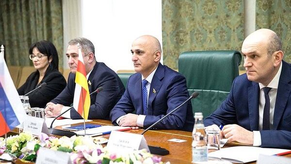В Совете Федерации состоялось заседание Комиссии по сотрудничеству СФ РФ и Парламента РЮО - Sputnik Южная Осетия