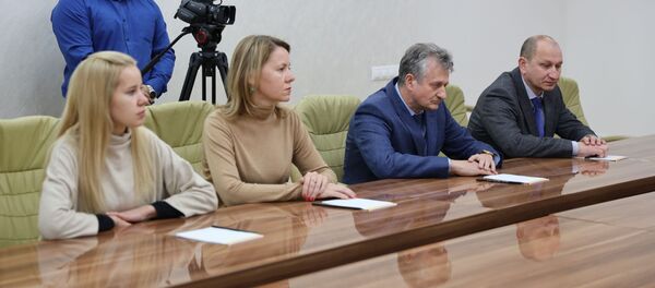 Встреча президента РЮО Анатолия Бибилова с представителями Счетной палаты РФ Встреча президента РЮО Анатолия Бибилова с представителями Счетной палаты РФ - Sputnik Южная Осетия