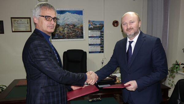 Руководства театров Южной Осетии и Северной Осетии подписали договор о сотрудничестве - Sputnik Южная Осетия