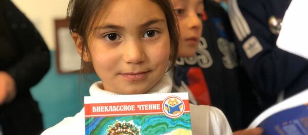 Россотрудничество и посольство РФ в РЮО подарили книги школам Ленингорского района  - Sputnik Южная Осетия