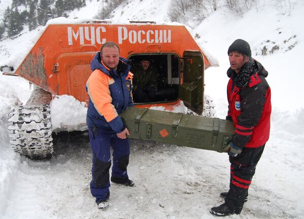 На заблокированном участке Транскама обстреливают лавинные очаги - Sputnik Южная Осетия