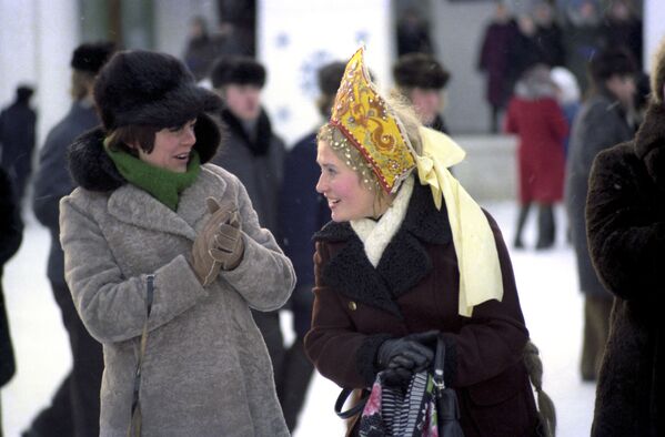 Посетители на празднике Русская зима, Суздаль, 1977 год - Sputnik Южная Осетия
