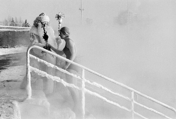 Празднования Нового года в бассейне Москва, 1969 год - Sputnik Южная Осетия