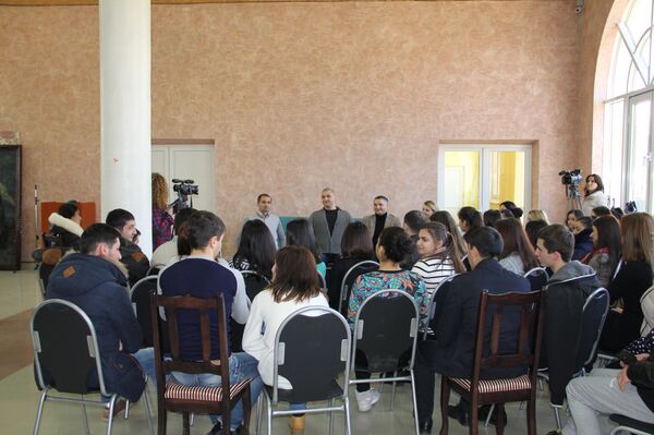 Сослан Плиев общается со студентами Югоосетинского госуниверситета - Sputnik Южная Осетия
