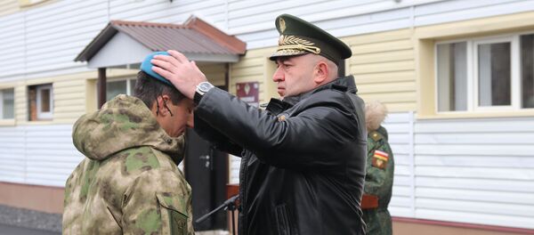 Спецназовцам Южной Осетии вручили голубые береты - Sputnik Южная Осетия