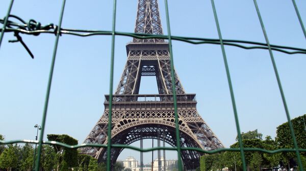 Эйфелева башня в Париже, архивное фото - Sputnik Южная Осетия