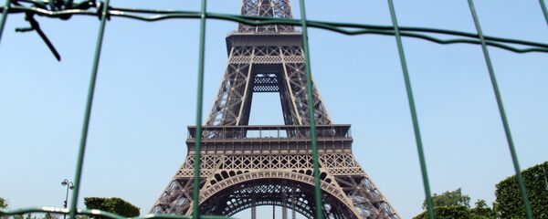 Эйфелева башня в Париже, архивное фото Эйфелева башня в Париже, архивное фото - Sputnik Южная Осетия
