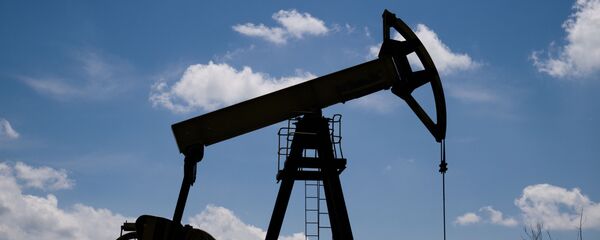 Нефтяной станок-качалка Нефтяной станок-качалка - Sputnik Южная Осетия