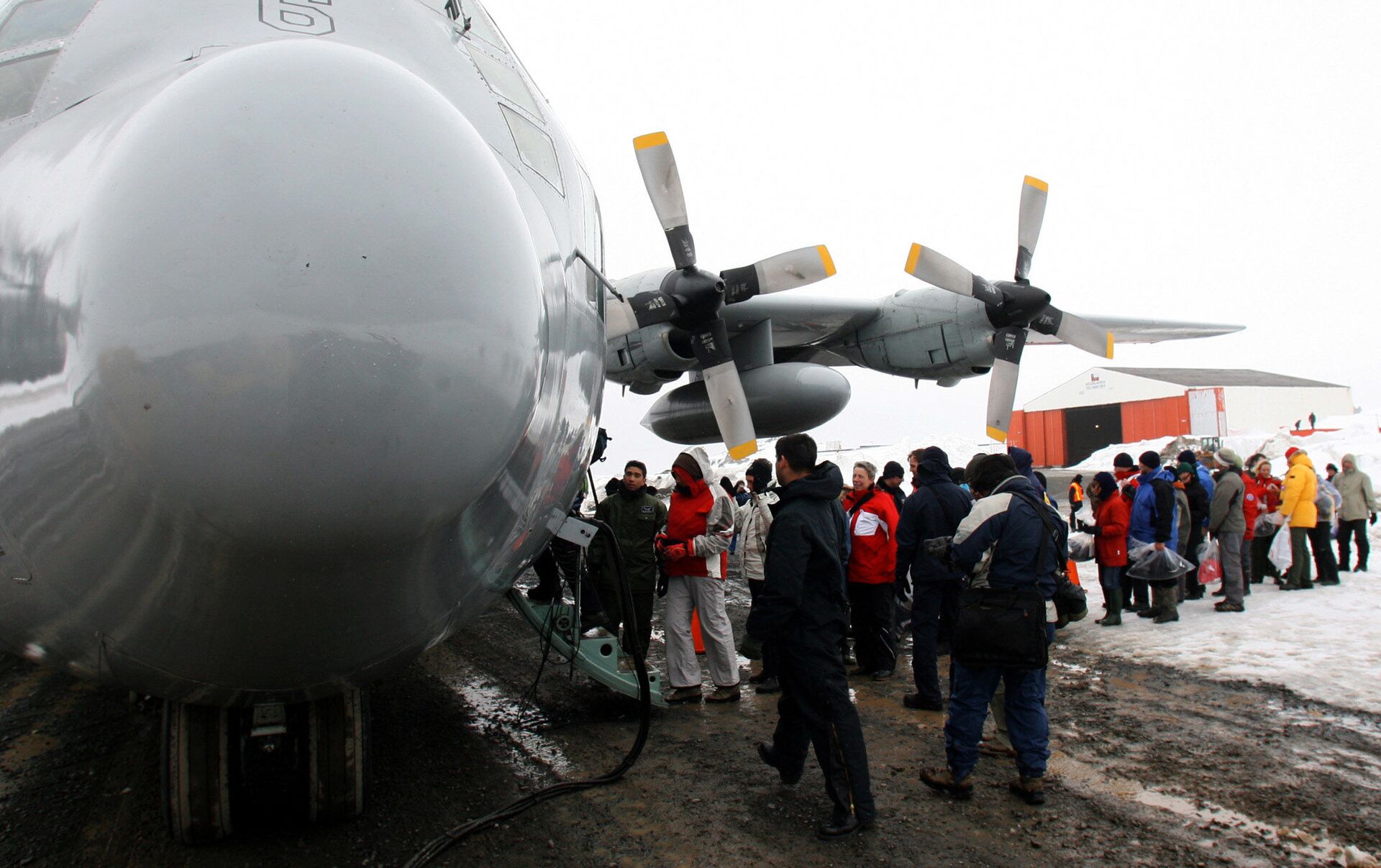 Чили самолет. Самолет c 130 Геркулес катастрофы. Военно-воздушные силы Чили. ВВС Чили. Воздушные силы Чили.