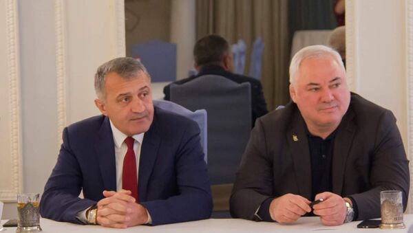 Встреча президента Анатолия Бибилова с членами Совета московской осетинской общины - Sputnik Южная Осетия