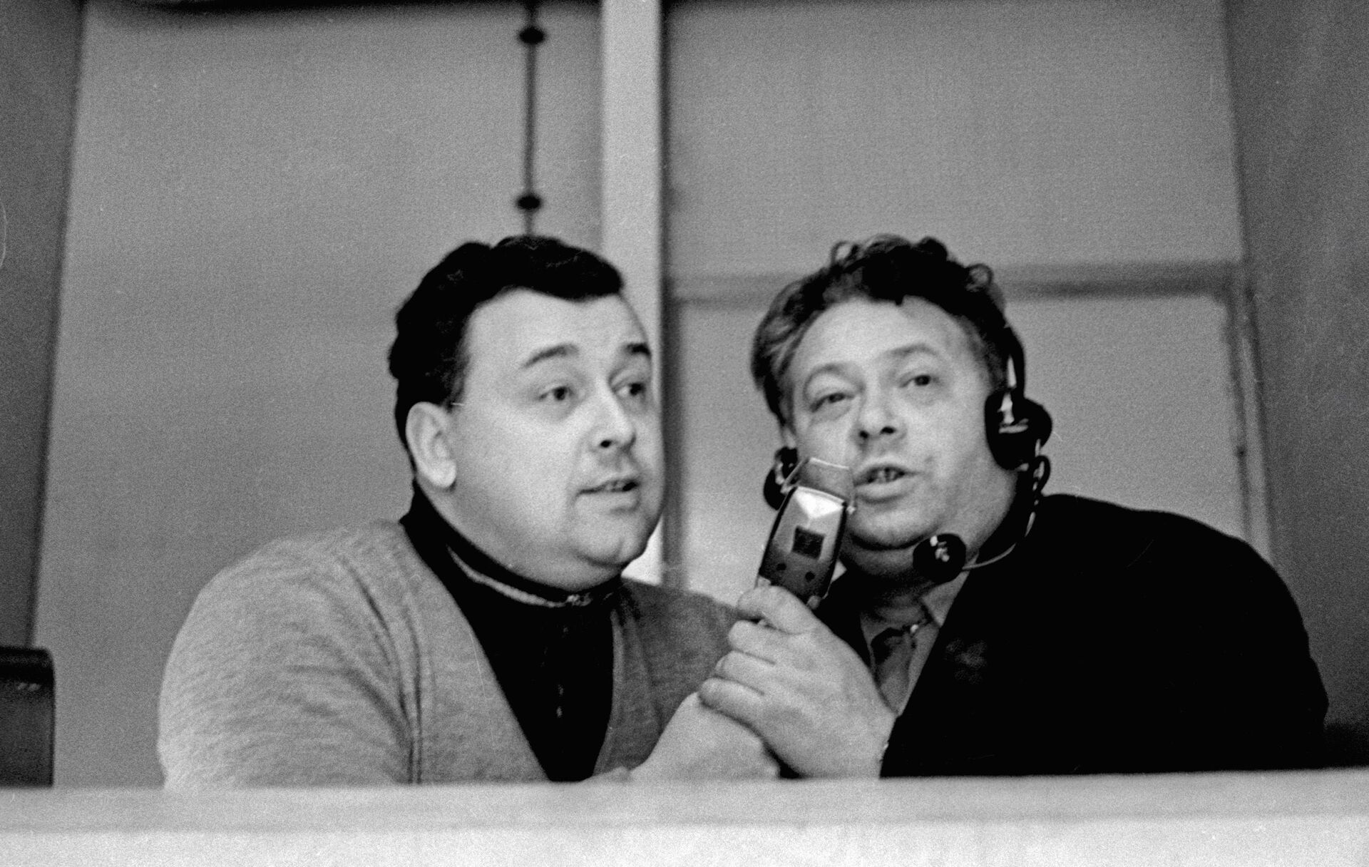 Cпортивные комментаторы Ян Спарре (слева) и Николай Озеров (справа) - Sputnik Южная Осетия, 1920, 27.09.2023