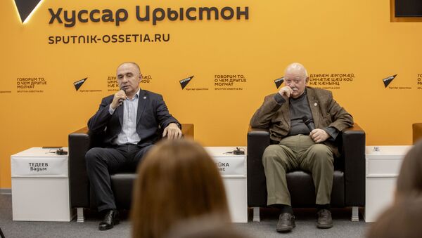 Пресс-конференция с Вадимом Тедеевым и Кипрасом Мажейка - Sputnik Южная Осетия