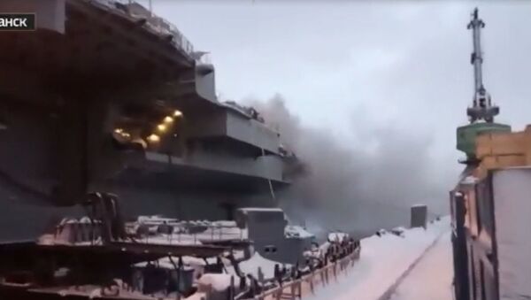 Стоп-кадр видео пожара на авиакрейсере Адмирал Кузнецов в Мурманске - Sputnik Южная Осетия