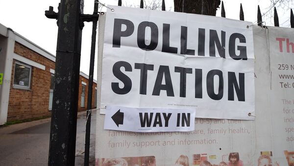 Собаки и необычные избирательные участки: как в Великобритании прошли парламентские выборы - Sputnik Южная Осетия