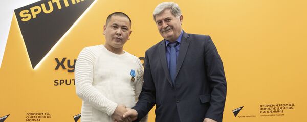 Тасболат Ибрашев и Эрик Пухаев Тасболат Ибрашев и Эрик Пухаев - Sputnik Южная Осетия