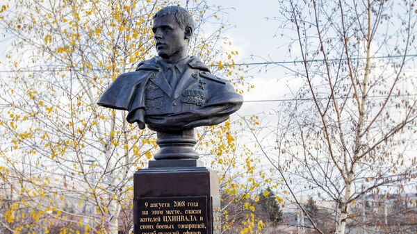 Памятник Денису Ветчинову в Цхинвале - Sputnik Южная Осетия