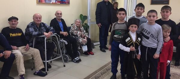 Дзауаг скъоладзаутӕ равдыстой хӕрзаудӕн концерт ацӕргӕ иунӕг адӕмӕн Дзауаг скъоладзаутӕ равдыстой хӕрзаудӕн концерт ацӕргӕ иунӕг адӕмӕн - Sputnik Хуссар Ирыстон