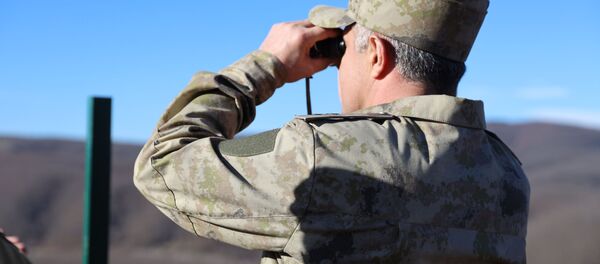 Президент Анатолий Бибилов на пограничном посту в районе Уиста Президент Анатолий Бибилов на пограничном посту в районе Уиста - Sputnik Южная Осетия