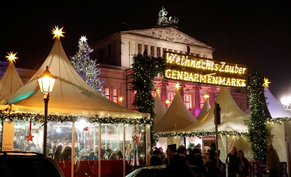 Рождественская ярмарка на площади Жандарменмаркт в Берлине - Sputnik Южная Осетия