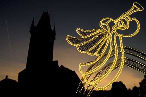Рождественские украшения на Староместской площади в Праге - Sputnik Южная Осетия