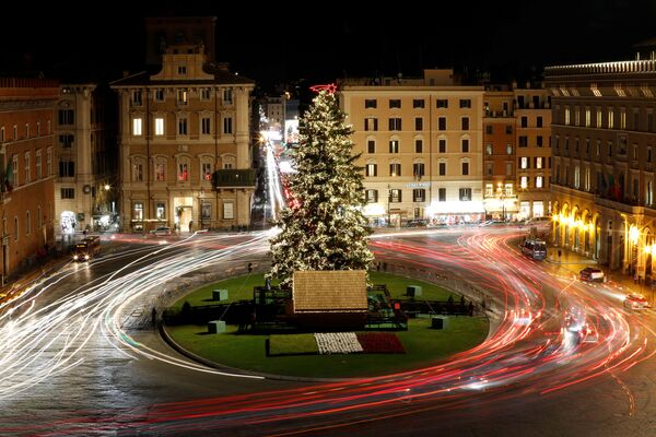 Новогодняя елка на площади Пьяцца Венеция в Риме - Sputnik Южная Осетия