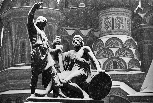 Памятник Козьме Минину и Дмитрию Пожарскому на Красной площади в Москве - Sputnik Южная Осетия