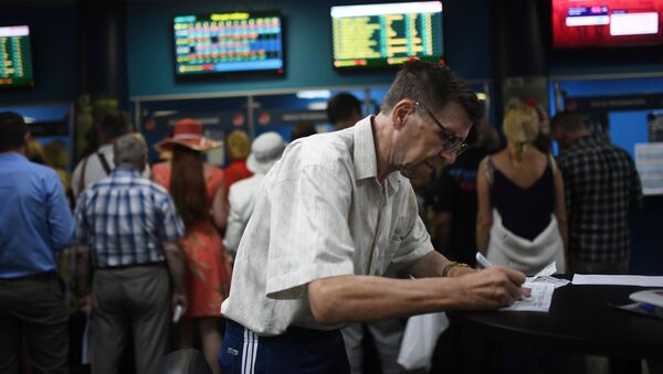Игроки на тотализаторе ждут результатов - Sputnik Южная Осетия