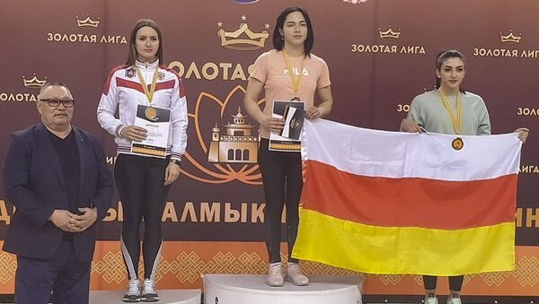 Осетинские рукоборцы подтвердили свой класс на Всероссийских соревнованиях в Элисте - Sputnik Южная Осетия
