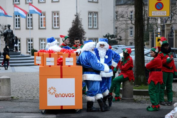 Рождественские персонажи на улицах Люксембурга - Sputnik Южная Осетия