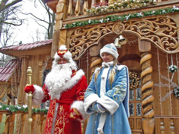 Белорусский Дед Мороз со Снегурочкой в Беловежской пуще - Sputnik Южная Осетия