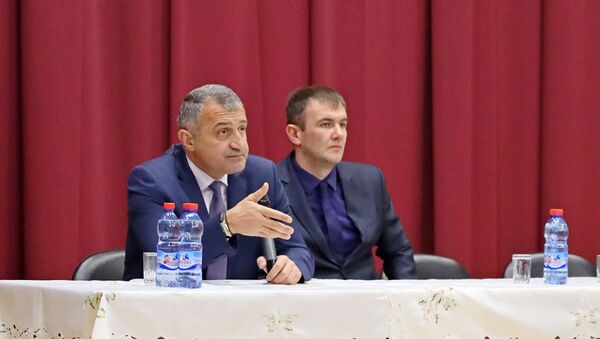 Встреча президента Анатолия Бибилова с жителями Ленингорского района  - Sputnik Южная Осетия