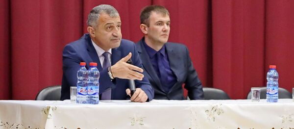 Встреча президента Анатолия Бибилова с жителями Ленингорского района  Встреча президента Анатолия Бибилова с жителями Ленингорского района  - Sputnik Южная Осетия