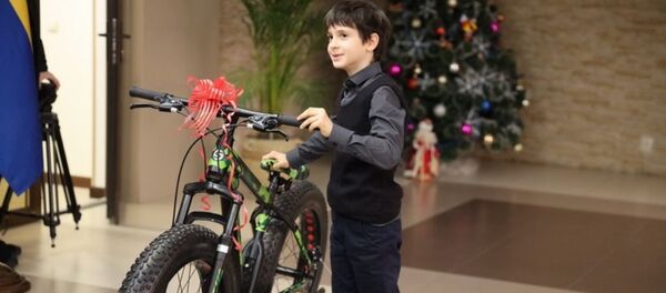 Бибылты Анатолий сӕххӕст кодта сывӕллӕтты ногазон бӕллицтӕ Бибылты Анатолий сӕххӕст кодта сывӕллӕтты ногазон бӕллицтӕ - Sputnik Хуссар Ирыстон