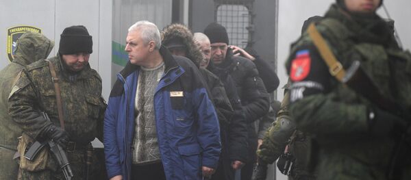 Донбасс и Киев проводят обмен пленными Донбасс и Киев проводят обмен пленными - Sputnik Южная Осетия