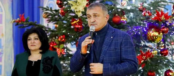 Встреча Анатолия Бибилова со старшеклассниками Встреча Анатолия Бибилова со старшеклассниками - Sputnik Южная Осетия