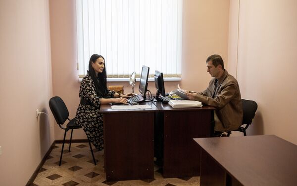 Первый рабочий день в Комитете по налогам и сборам. - Sputnik Южная Осетия