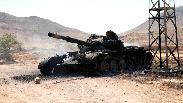 Сгоревший танк  Ливийской национальной армии маршала Халифы Хафтара в Ливии  - Sputnik Южная Осетия