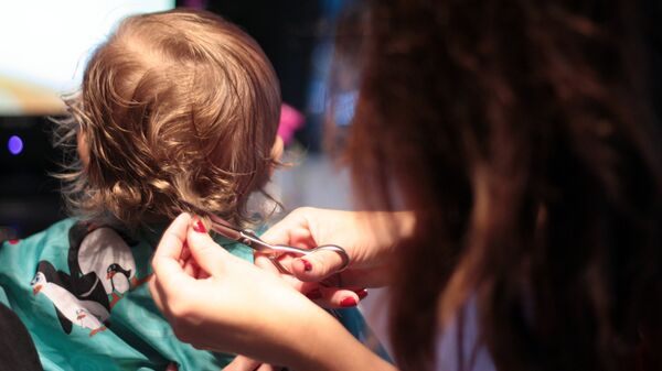 Ребенок и парикмахер - Sputnik Южная Осетия