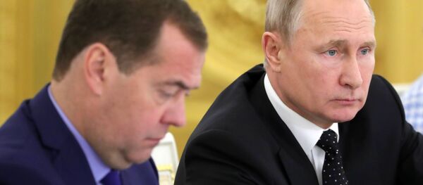 Владимир Путин и Дмитрий Медведев Владимир Путин и Дмитрий Медведев - Sputnik Южная Осетия