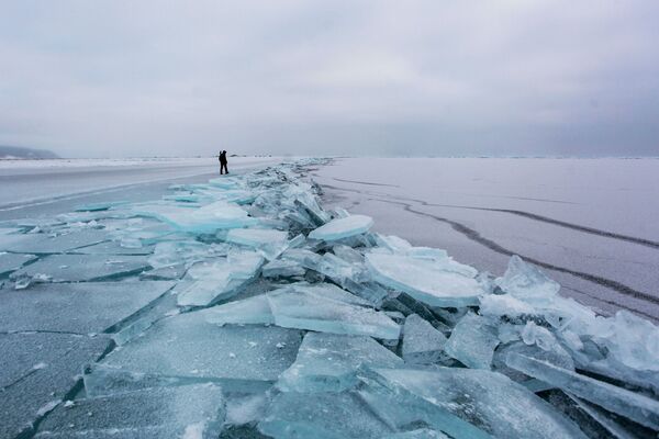 Лед на берегу озера Байкал - Sputnik Южная Осетия