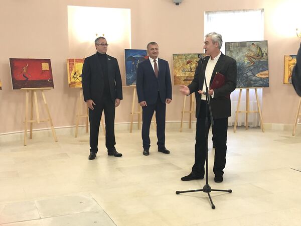 Зеркальное прикосновение: в Мосгордуме открылась выставка картин Владимира Гобозова Зеркальное прикосновение: в Мосгордуме открылась выставка картин Владимира Гобозова - Sputnik Южная Осетия