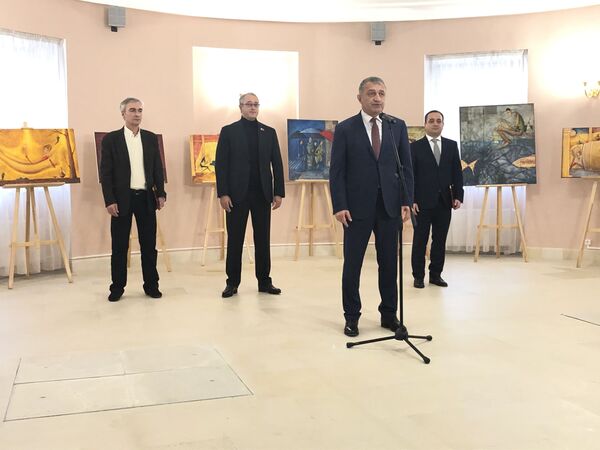 Зеркальное прикосновение: в Мосгордуме открылась выставка картин Владимира Гобозова Зеркальное прикосновение: в Мосгордуме открылась выставка картин Владимира Гобозова - Sputnik Южная Осетия