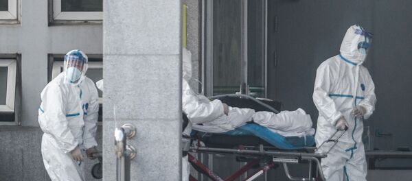 Транспортировка зараженного новым коронавирусом в Ухане, Китай  Транспортировка зараженного новым коронавирусом в Ухане, Китай  - Sputnik Южная Осетия